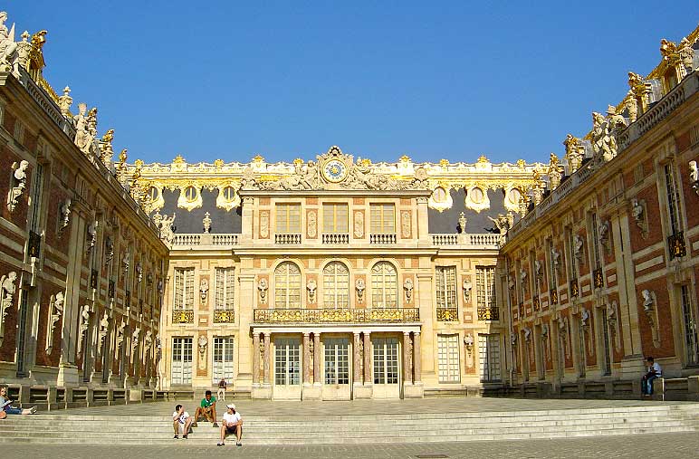 Marble courtyard: Château de Versailles