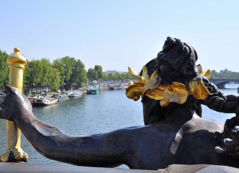 Nymphe en cuivre du Pont Alexandre III