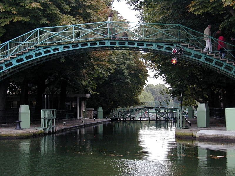 Passerelle Bichat et écluses des Récollets, canal Saint-Martin, Paris.