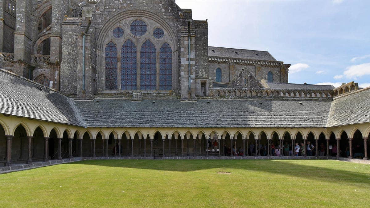 Abbaye du Mont-Saint-Michel  - Le cloître d'une autre vue. 